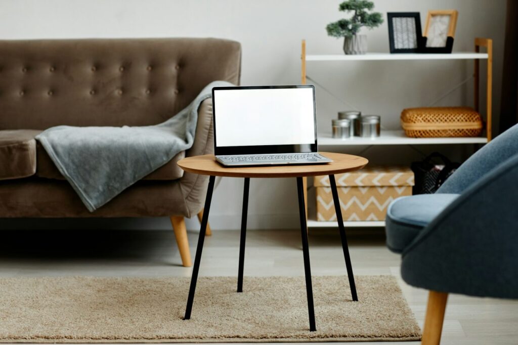 laptop-mockup-in-living-room Communication Digitale en Haïti